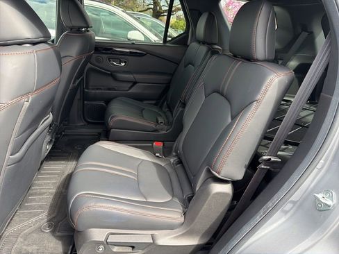 Used 2025 Honda Pilot TrailSport image 8