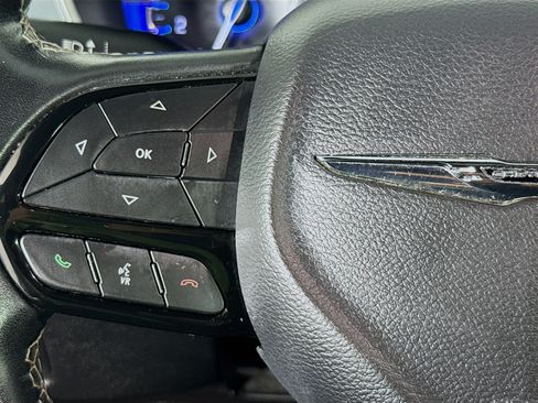 Used 2020 Chrysler Pacifica Touring-L Plus FWD image 11