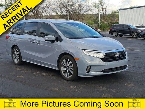 Used 2023 Honda Odyssey Touring image 1