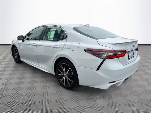 Used 2024 Toyota Camry SE image 5