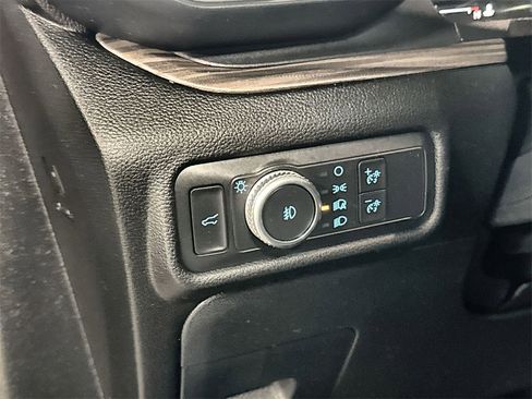 Used 2022 Ford Explorer Limited image 16