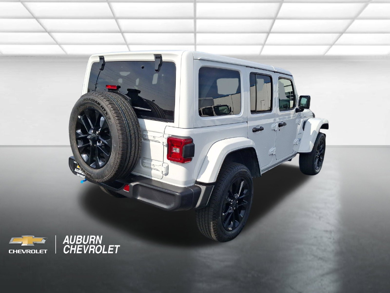 Used 2024 Jeep Wrangler Unlimited Sahara AWD/4WD image 6