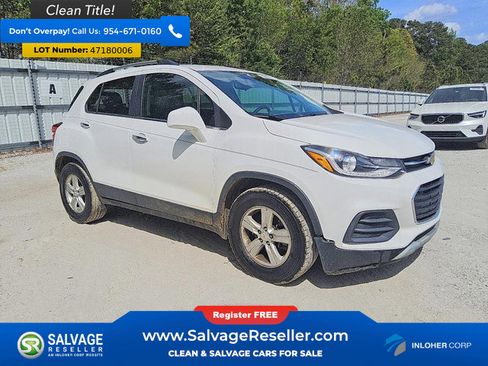 Used 2020 Chevrolet Trax LT w/ LT Convenience Package image 5