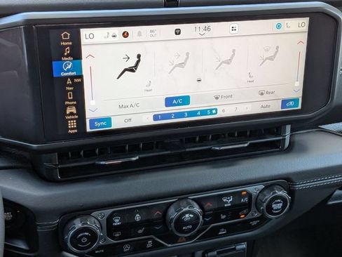 Certified 2024 Jeep Wrangler Unlimited Sahara w/ Technology Group AWD/4WD image 26