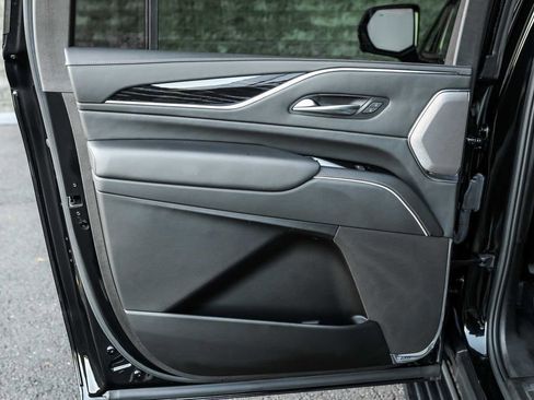 Used 2023 Cadillac Escalade ESV V image 19