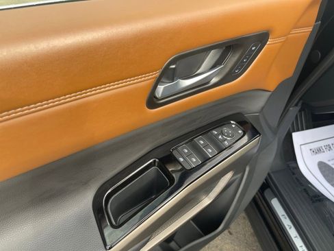 Used 2025 Nissan Pathfinder Platinum image 20