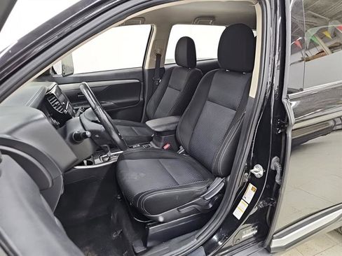 Used 2018 Mitsubishi Outlander SE image 7