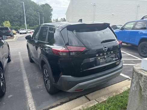 Used 2023 Nissan Rogue SV AWD/4WD image 9