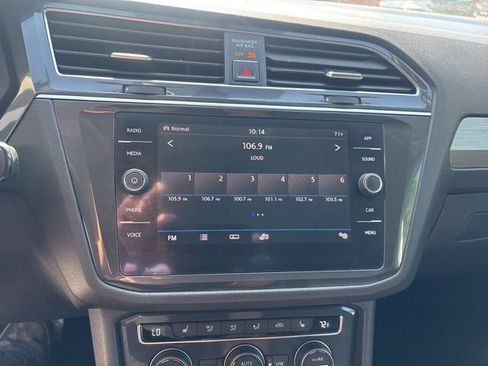 Used 2018 Volkswagen Tiguan SE AWD/4WD image 16