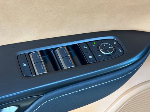 Used 2025 Lexus RZ 300e image 13