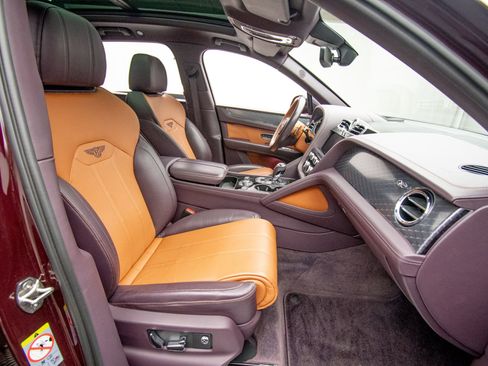 Used 2021 Bentley Bentayga AWD/4WD image 26