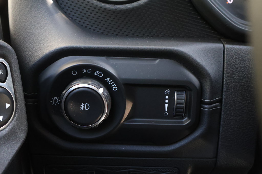 Used 2025 Jeep Wrangler Unlimited Rubicon AWD/4WD image 35