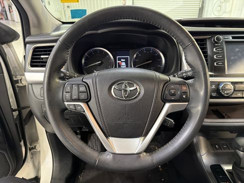 Used 2015 Toyota Highlander XLE image 17