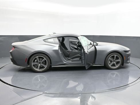 Used 2025 Ford Mustang Coupe image 26