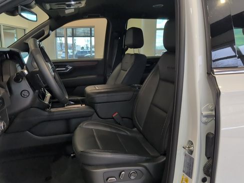 Used 2025 GMC Yukon Denali image 13