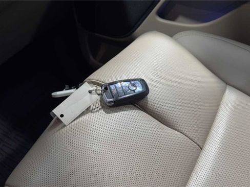 Used 2024 Lincoln Navigator Premiere image 35