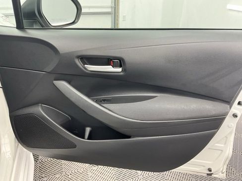 Used 2021 Toyota Corolla LE image 15