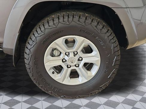 Used 2016 Toyota 4Runner SR5 AWD/4WD image 30
