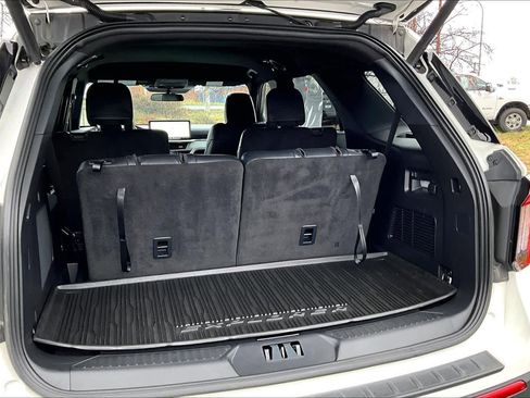 Used 2025 Ford Explorer ST-Line image 19