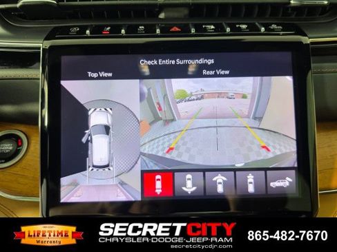 Used 2023 Jeep Grand Cherokee L Summit AWD/4WD image 19