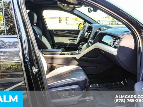 Used 2024 Bentley Bentayga AWD/4WD image 20