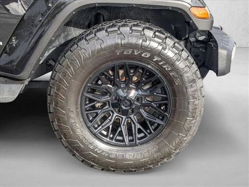 Used 2020 Jeep Gladiator Overland AWD/4WD image 22