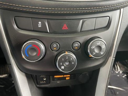 Used 2022 Chevrolet Trax LT w/ Driver Confidence Package AWD/4WD image 16