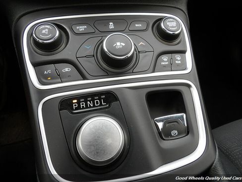 Used 2016 Chrysler 200 Limited w/ Anniversary Edition FWD image 20