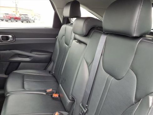 Used 2024 Kia Sorento S image 18