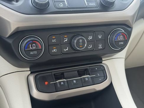 Used 2023 GMC Acadia Denali w/ Denali Ultimate Package FWD image 26