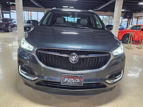 Used 2020 Buick Enclave Essence image 2
