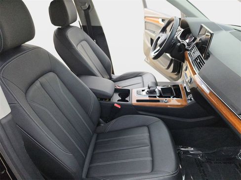 Used 2023 Audi Q5 2.0T Premium w/ Convenience Package image 12