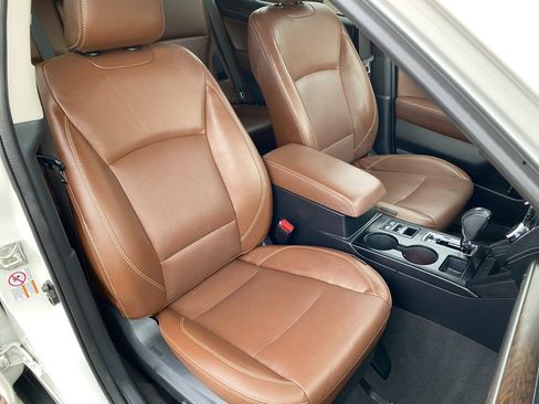 Used 2018 Subaru Outback 3.6R Touring AWD/4WD image 17