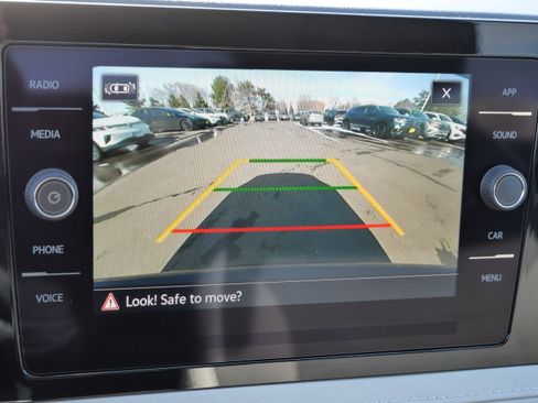 Certified 2025 Volkswagen Taos SE image 35