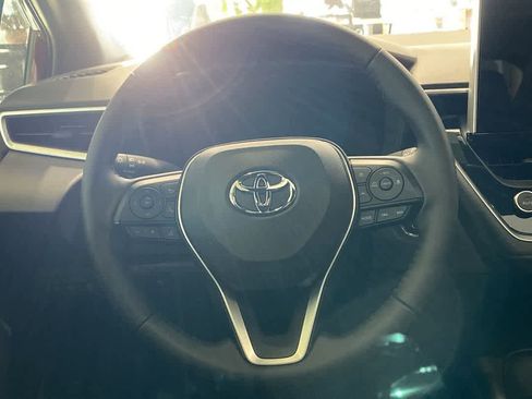 Used 2025 Toyota Corolla SE image 17