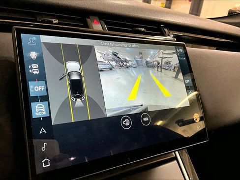 Used 2025 Land Rover Range Rover Velar Dynamic SE image 32