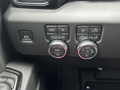 Used 2024 GMC Sierra 2500 AT4 w/ AT4 Premium Plus Package image 30