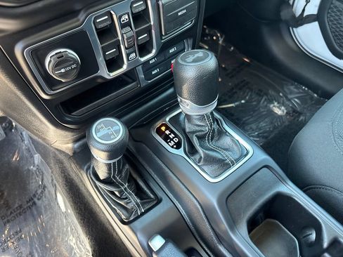 Used 2021 Jeep Wrangler Unlimited Sahara w/ Cold Weather Group AWD/4WD image 16