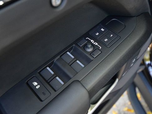 Used 2025 Land Rover Defender 130 V8 AWD/4WD image 28