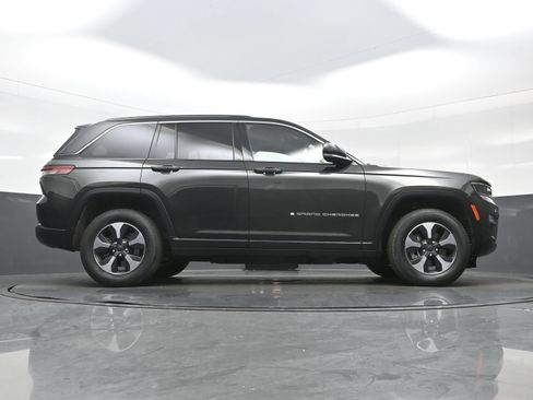 Used 2023 Jeep Grand Cherokee 4WD 4xe w/ Luxury Tech Group II image 35