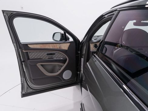 Certified 2023 Bentley Bentayga AWD/4WD image 10