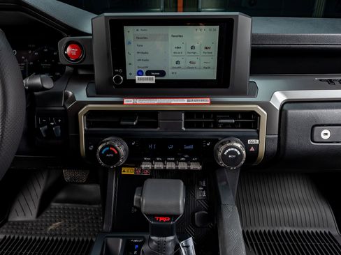 Used 2025 Toyota Tacoma TRD Off-Road image 23