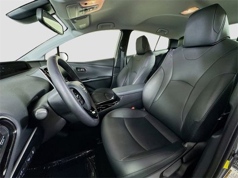 Used 2022 Toyota Prius XLE image 17