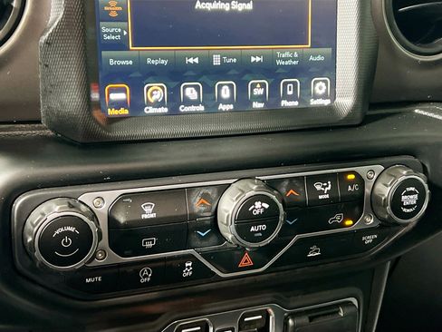 Used 2023 Jeep Gladiator Willys image 27