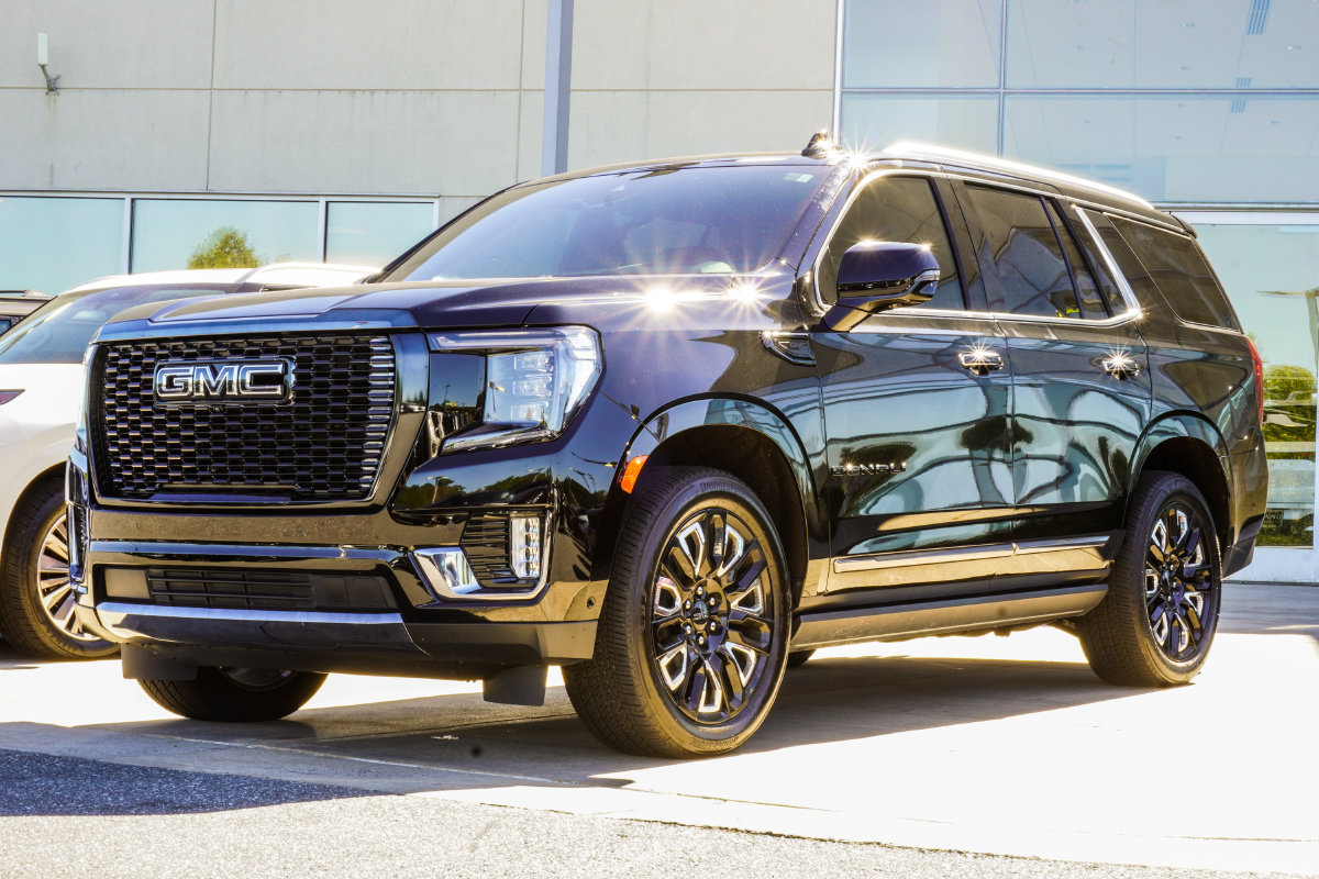 Used 2023 GMC Yukon Denali Ultimate AWD/4WD image 9