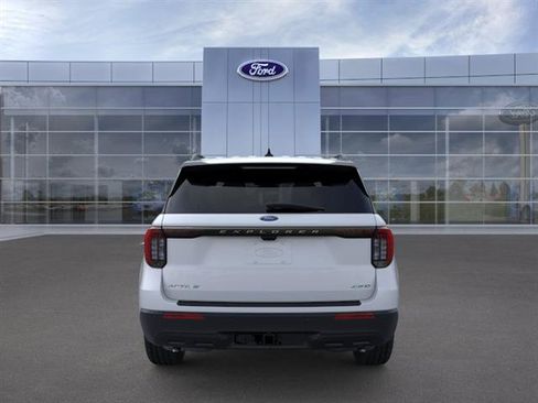 New 2026 Ford Explorer Active AWD/4WD image 8