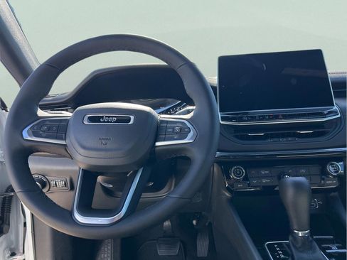 New 2026 Jeep Compass Latitude image 10