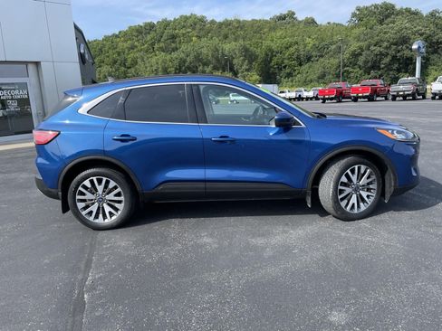 Certified 2022 Ford Escape Titanium w/ Class II Trailer Tow Package AWD/4WD image 2