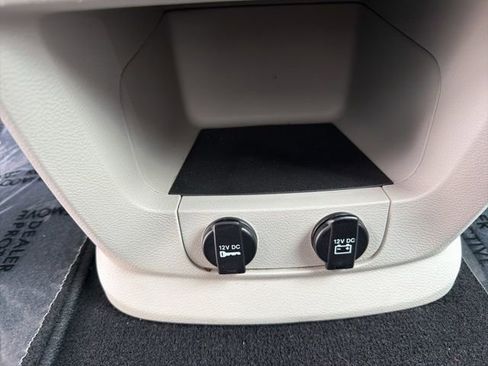 Used 2018 Dodge Grand Caravan SE w/ UConnect Hands-Free Group FWD image 24