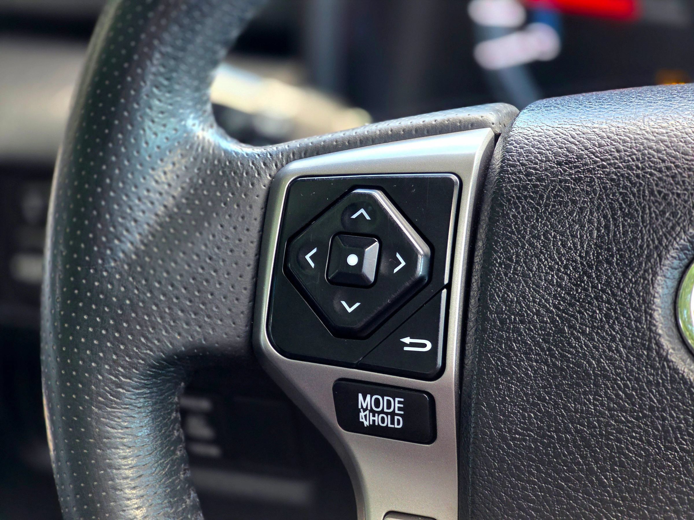 Used 2018 Toyota 4Runner Limited AWD/4WD image 18